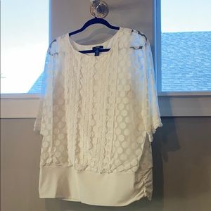 1XL white top with details